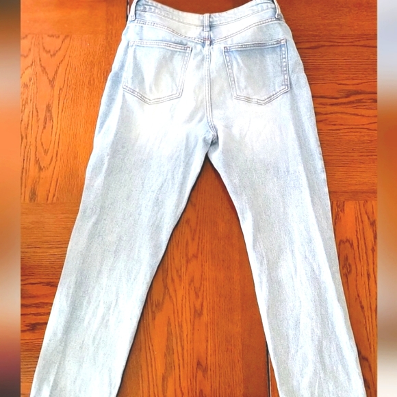 Stylish Light Blue Distressed Jeans - Picture 3 of 7